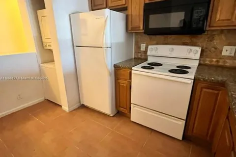2421 NW 56th Ave # 202, Lauderhill FL 33313