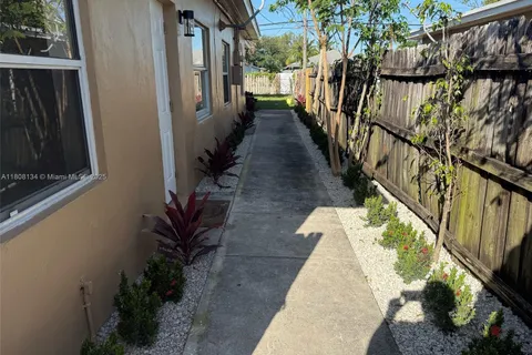 1025 NW 3rd Ave, Fort Lauderdale FL 33311