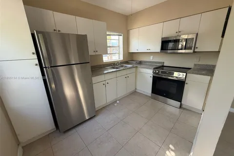 1025 NW 3rd Ave, Fort Lauderdale FL 33311