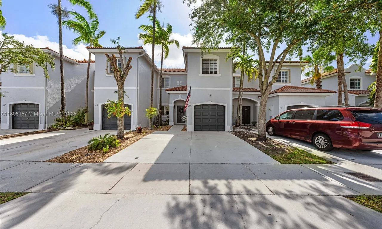 925 SW 147th Ct, Miami FL 33194