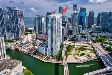 41 SE 5th St # 1012, Miami FL 33131