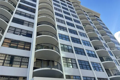 66 Valencia Ave, Coral Gables FL 33134