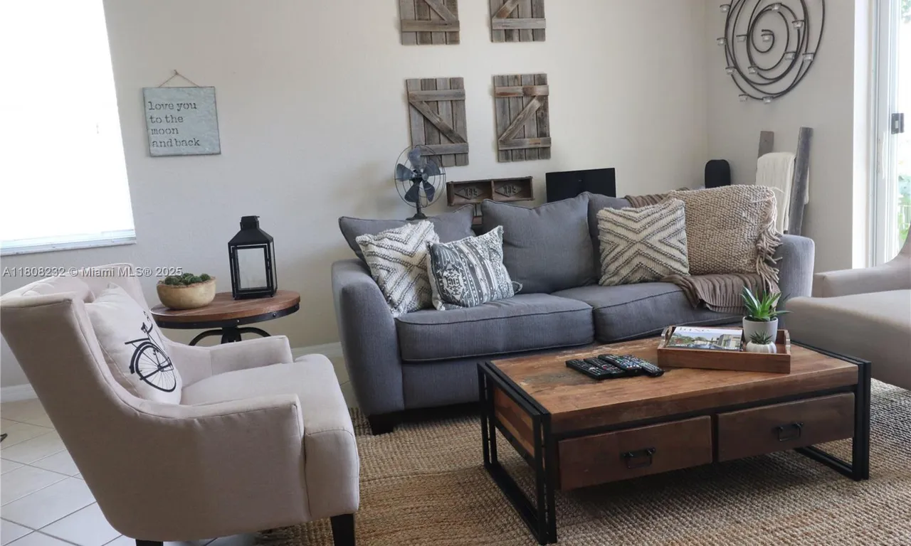 2076 Hacienda Ter # 2076, Weston FL 33327