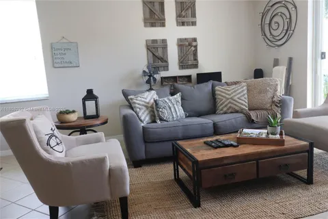2076 Hacienda Ter # 2076, Weston FL 33327