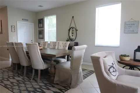 2076 Hacienda Ter # 2076, Weston FL 33327