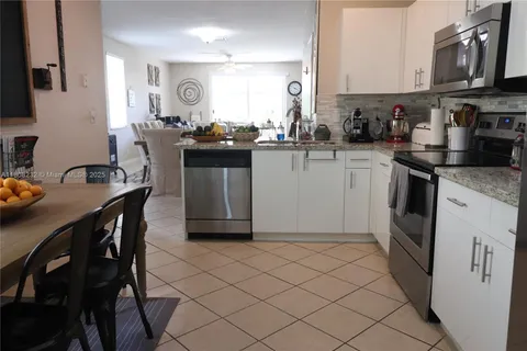 2076 Hacienda Ter # 2076, Weston FL 33327