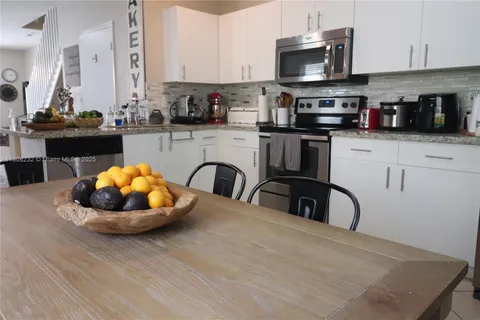 2076 Hacienda Ter # 2076, Weston FL 33327