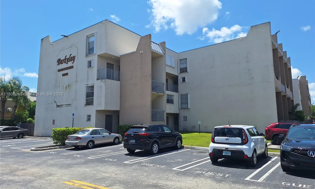 10900 SW 104th St # 121, Miami FL 33176