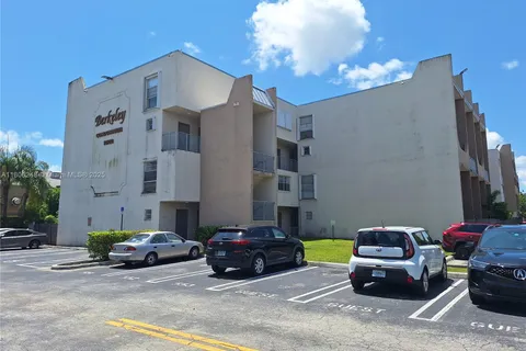 10900 SW 104th St # 121, Miami FL 33176