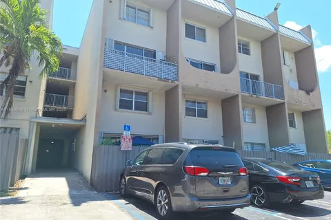 10900 SW 104th St # 121, Miami FL 33176