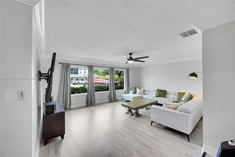 1716 NW 36th Ct, Oakland Park FL 33309