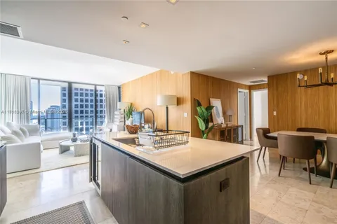 68 SE 6th  St # 1403, Miami FL 33131