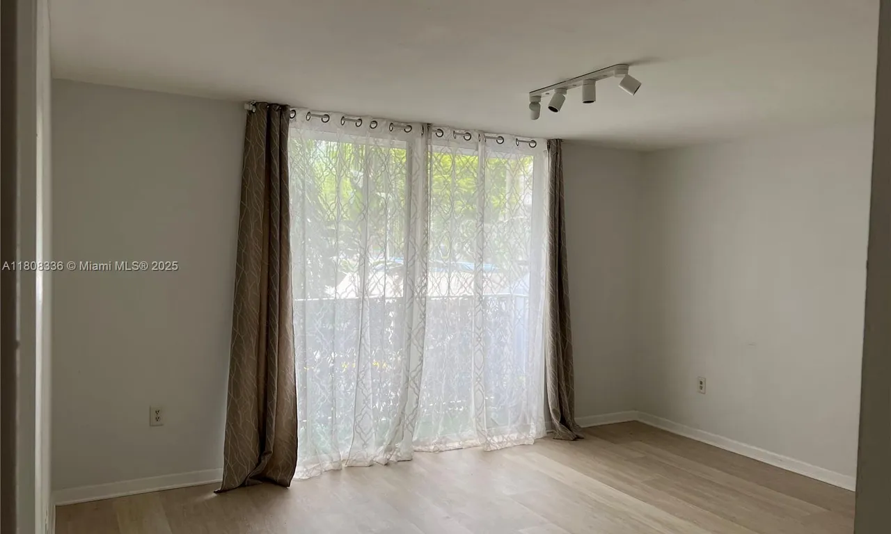 1740 NW N River Dr # 221, Miami FL 33125
