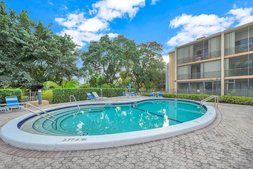 3900 N Hills Dr # 303, Hollywood FL 33021