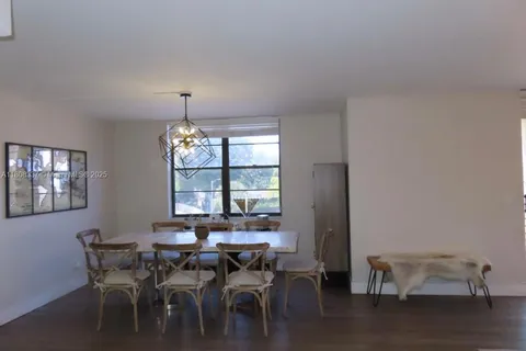 3900 N Hills Dr # 303, Hollywood FL 33021