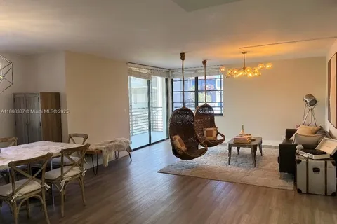 3900 N Hills Dr # 303, Hollywood FL 33021
