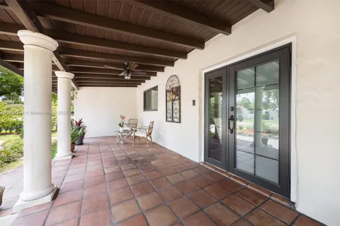 58 Glendale Dr, Miami Springs FL 33166