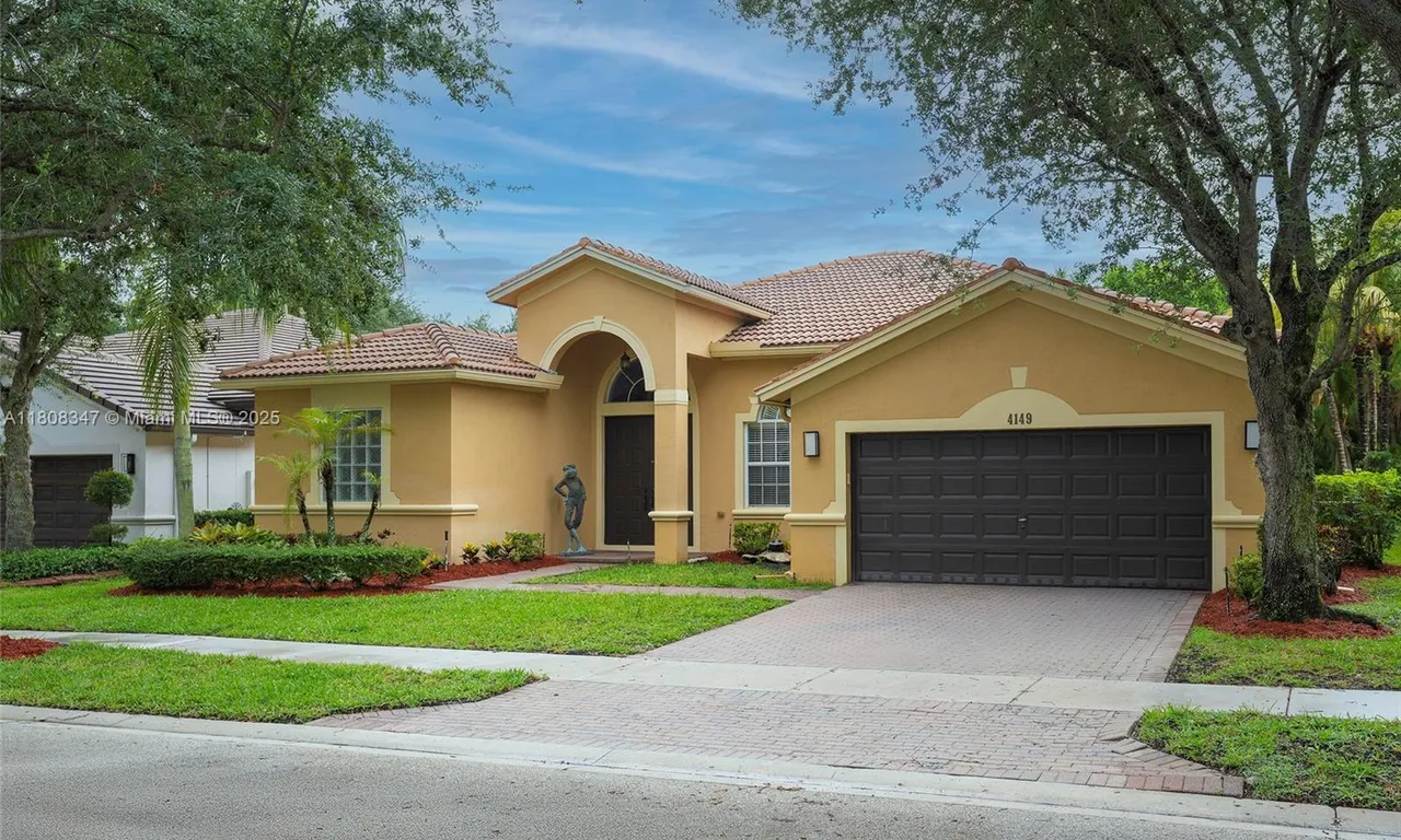 4149 E Gardenia Ave, Weston FL 33332