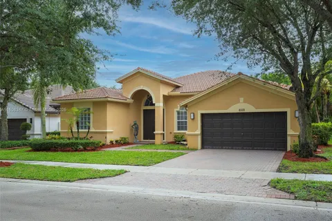 4149 E Gardenia Ave, Weston FL 33332