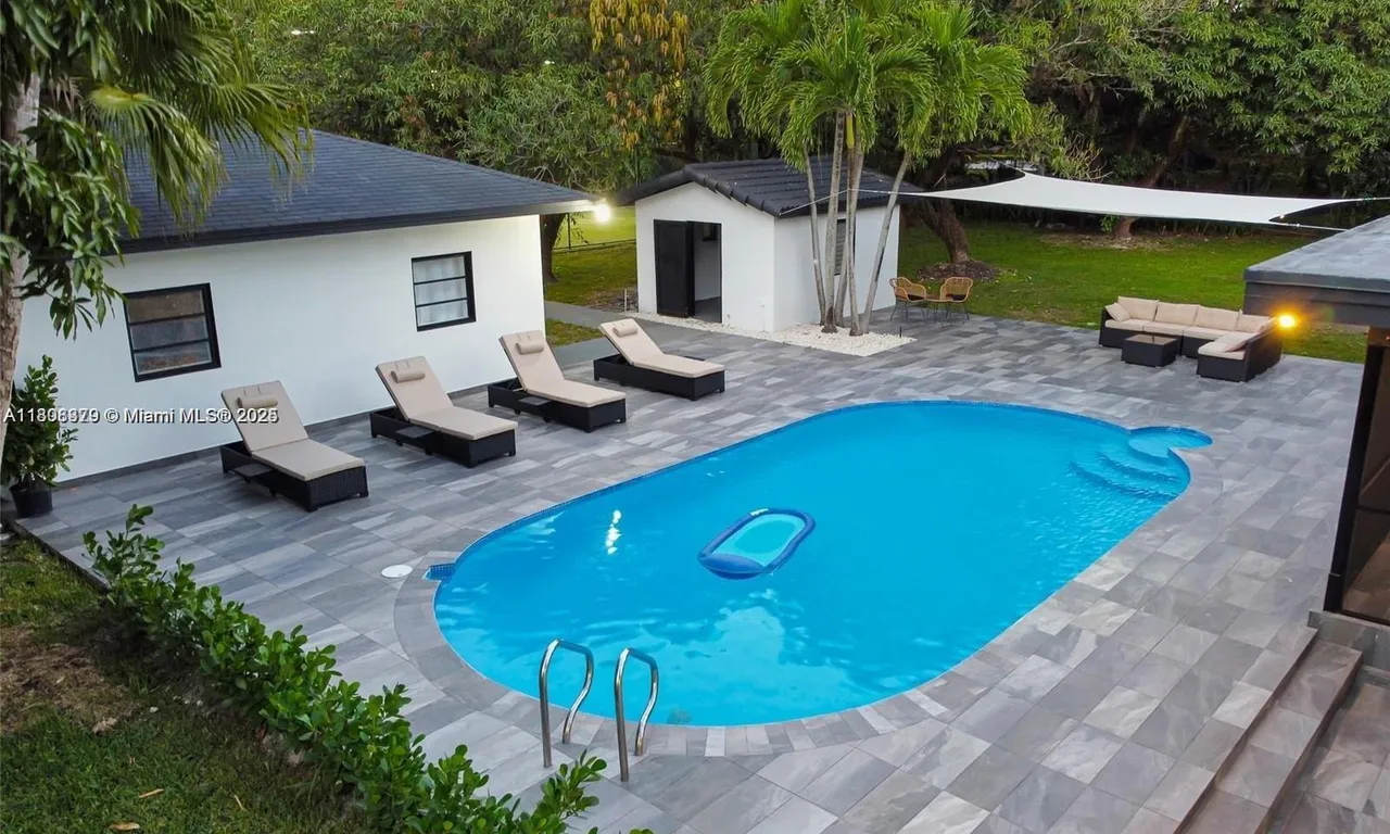 7335 SW 104th St, Pinecrest FL 33156
