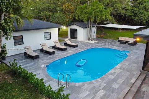 7335 SW 104th St, Pinecrest FL 33156