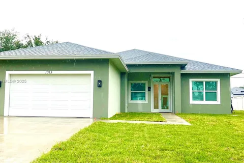 1013 SW Deauville Ave, Port St. Lucie FL 34953