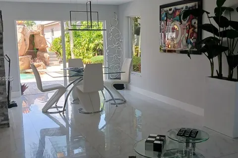 612 SW 179th Ave, Pembroke Pines FL 33029