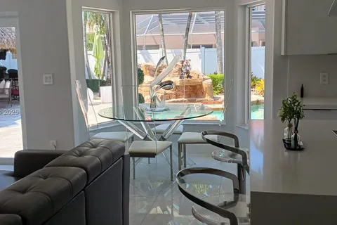 612 SW 179th Ave, Pembroke Pines FL 33029