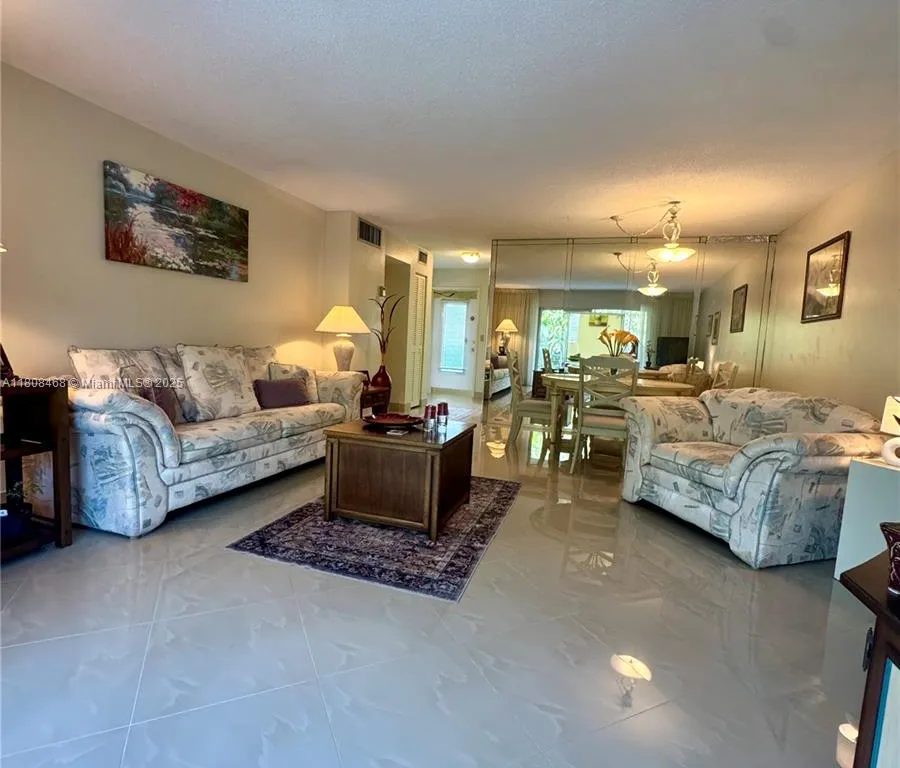 700 NE 14th Ave # 204, Hallandale Beach FL 33009