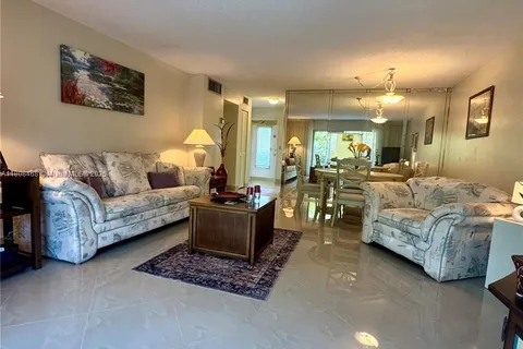 700 NE 14th Ave # 204, Hallandale Beach FL 33009