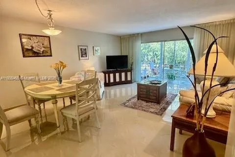 700 NE 14th Ave # 204, Hallandale Beach FL 33009