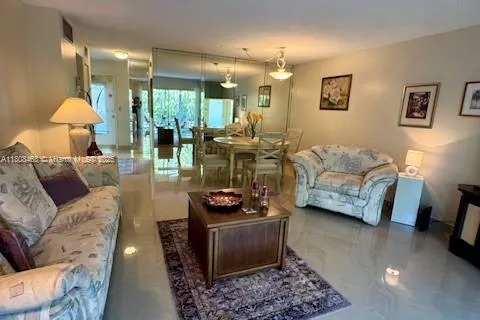 700 NE 14th Ave # 204, Hallandale Beach FL 33009
