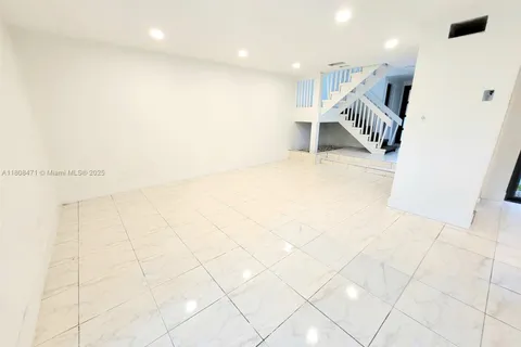 19530 Cypress Ct, Hialeah FL 33015