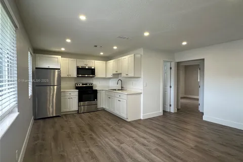 5911 NE 18th Ave # 1, Fort Lauderdale FL 33334
