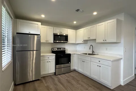 5911 NE 18th Ave # 1, Fort Lauderdale FL 33334