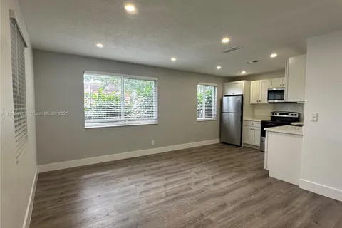 5911 NE 18th Ave # 1, Fort Lauderdale FL 33334