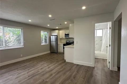 5911 NE 18th Ave # 1, Fort Lauderdale FL 33334