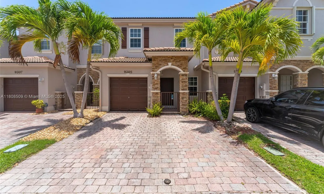 9285 SW 220th Ter, Cutler Bay FL 33190