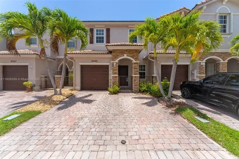 9285 SW 220th Ter, Cutler Bay FL 33190
