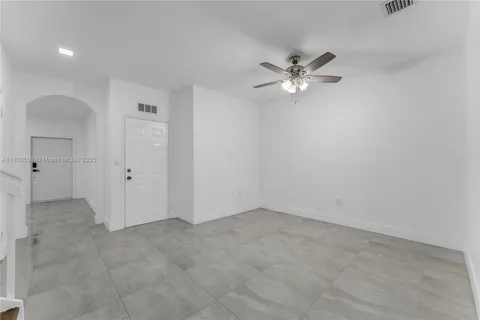 9285 SW 220th Ter, Cutler Bay FL 33190