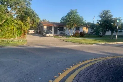1470 North Dr, Miami FL 33179