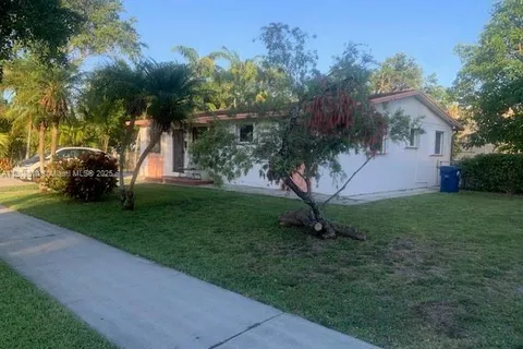 1470 North Dr, Miami FL 33179