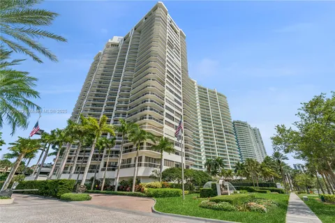 20185 E Country Club Dr # 505, Aventura FL 33180