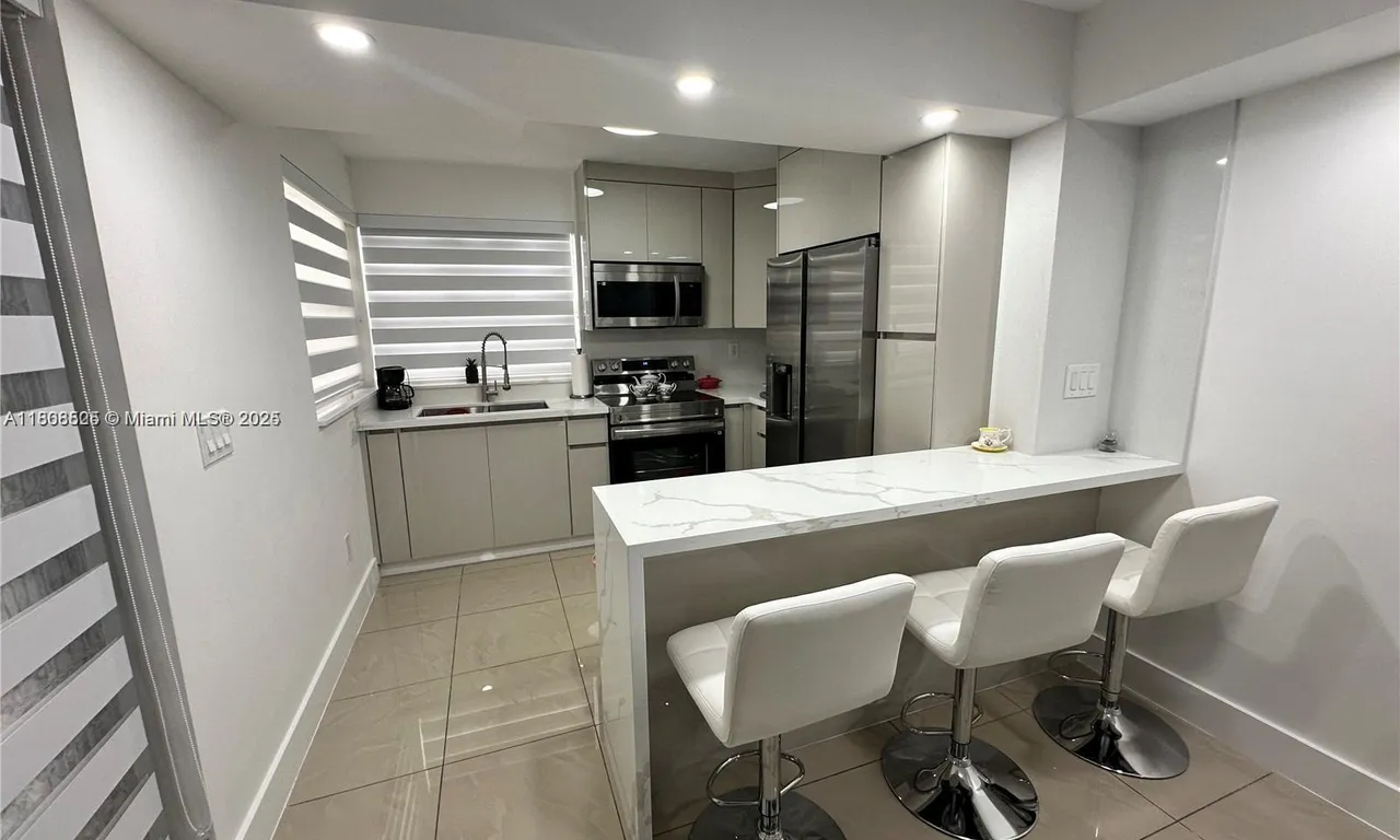 1140 Independence Trl # J, Homestead FL 33034