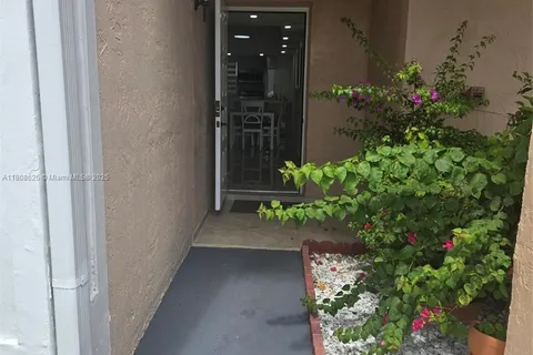 1140 Independence Trl # J, Homestead FL 33034
