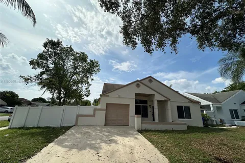 8600 SW 12th St, Pembroke Pines FL 33025