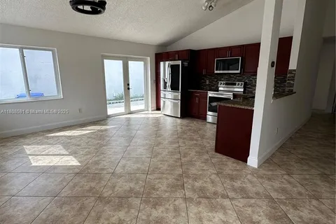 8600 SW 12th St, Pembroke Pines FL 33025