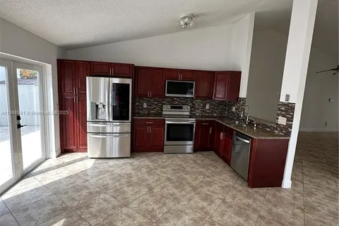 8600 SW 12th St, Pembroke Pines FL 33025