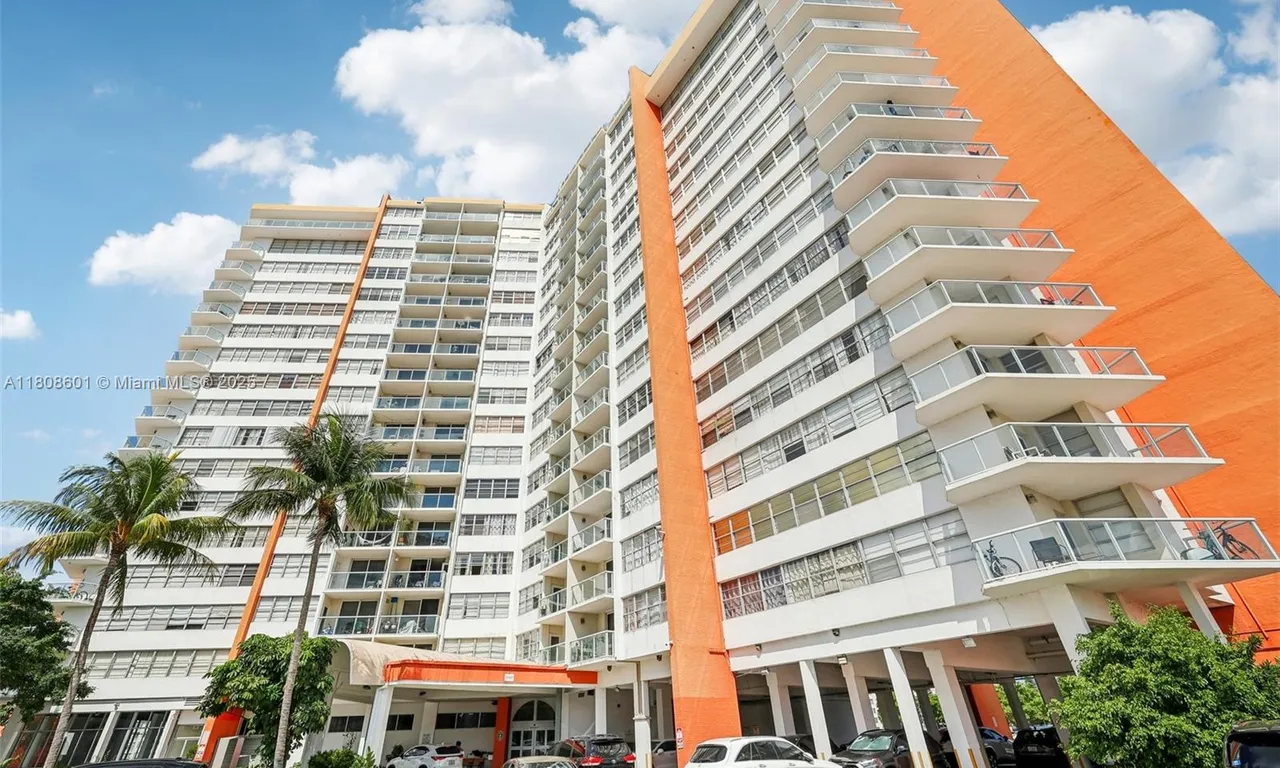 1351 NE Miami Gardens Dr # 1111E, Miami FL 33179