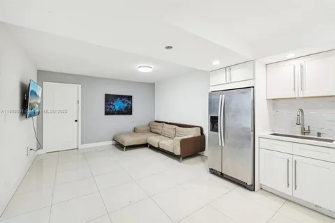 1351 NE Miami Gardens Dr # 1111E, Miami FL 33179